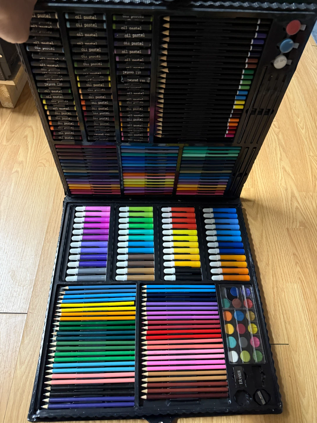 258 pieces Mega Art Kit with Folding Storage Case - photo 2
