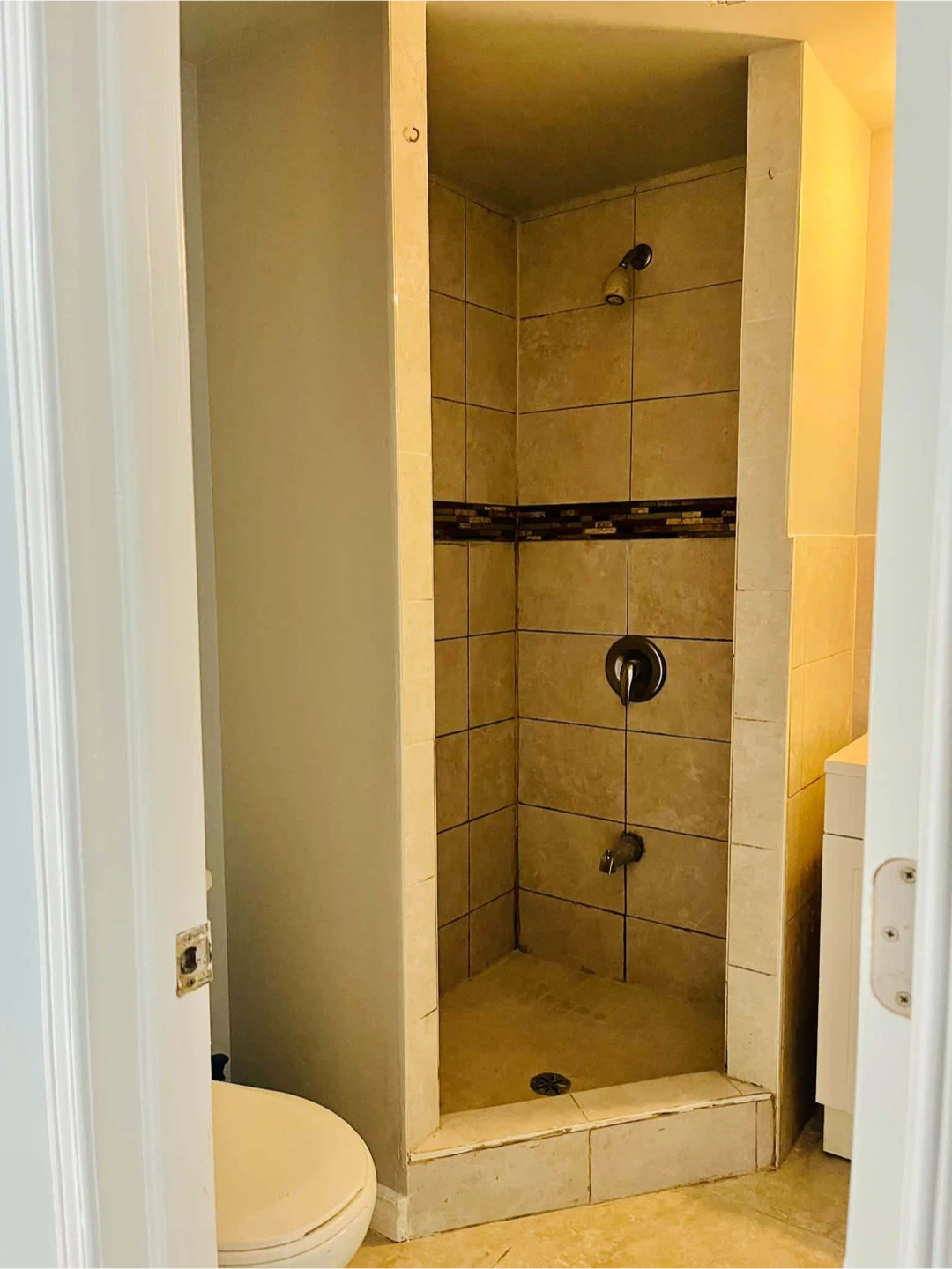 1 bedroom basement for rent - photo 5
