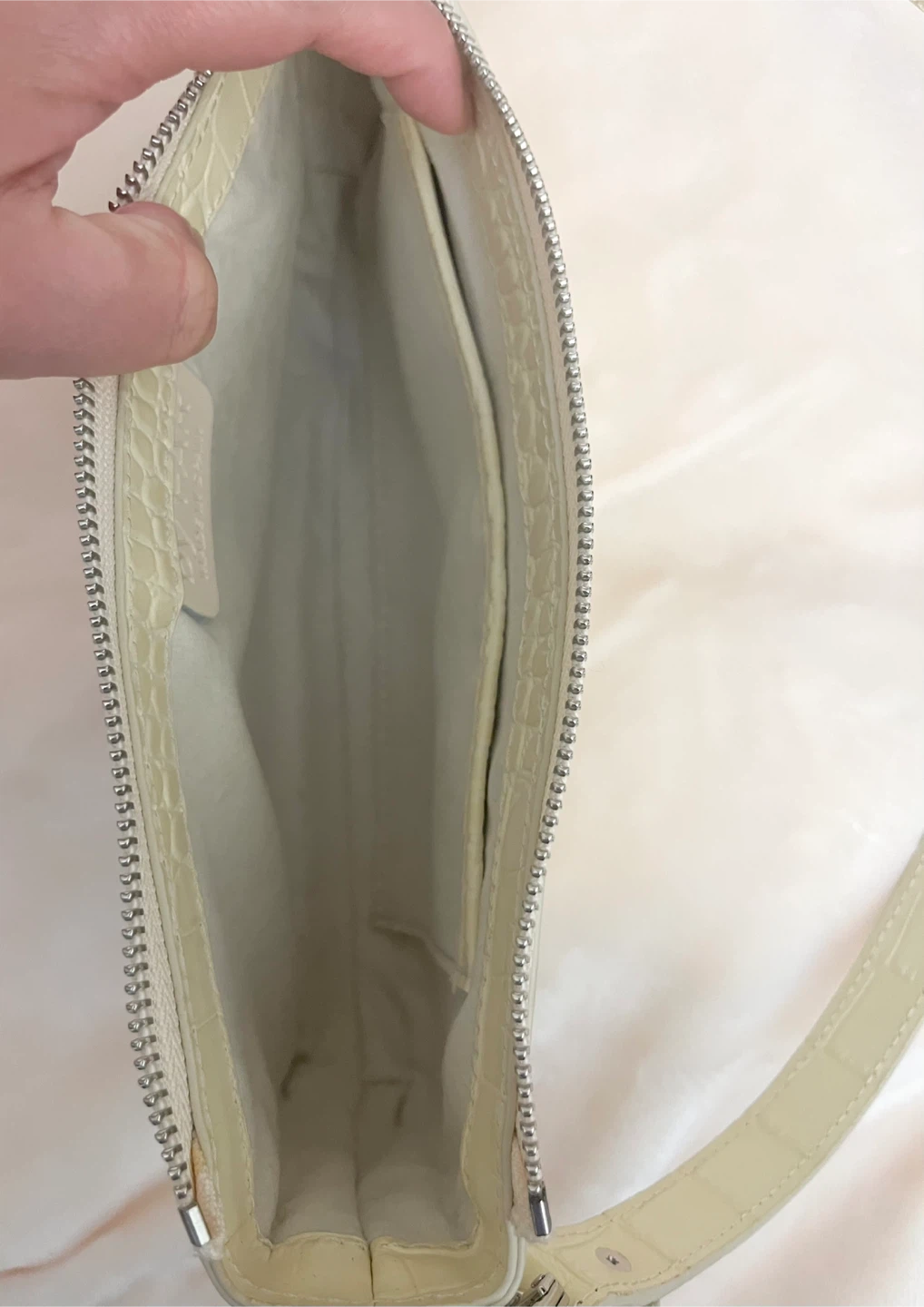 by FAR Cream Croc-Embossed Shoulder Bag - photo 3
