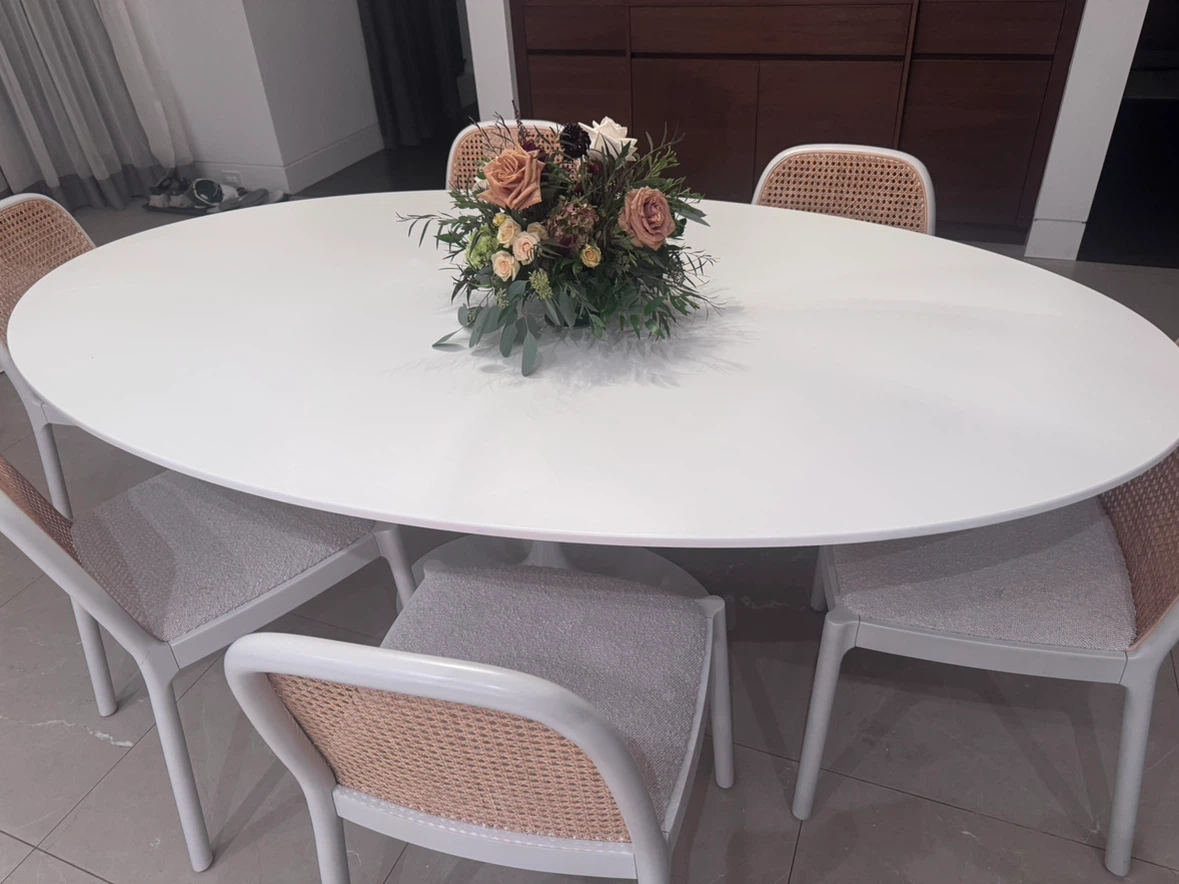 White Oval Tulip Dining Table - photo 4