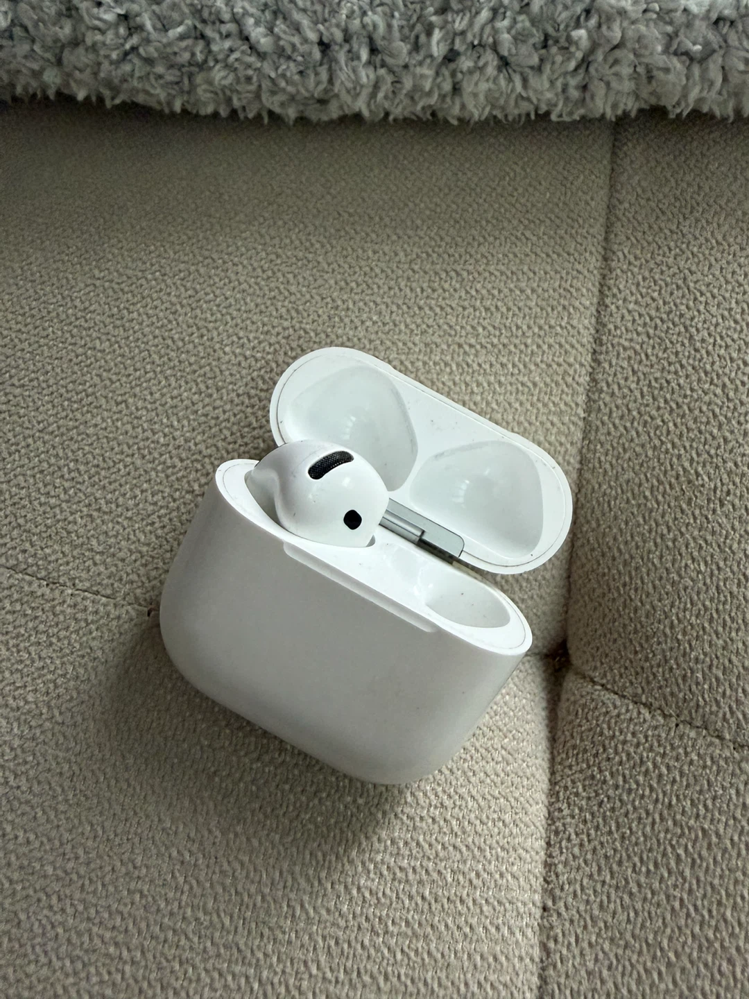 Apple AirPods 3rd Gen – Left AirPod + Charging Case