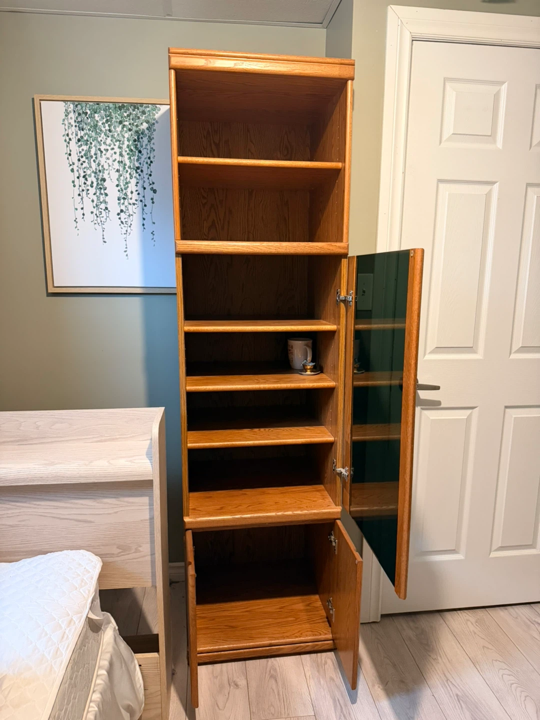 Tall oak storage unit with glass door - photo 3