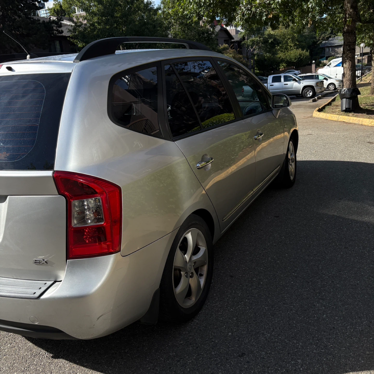 Silver Kia Rondo EX - photo 5