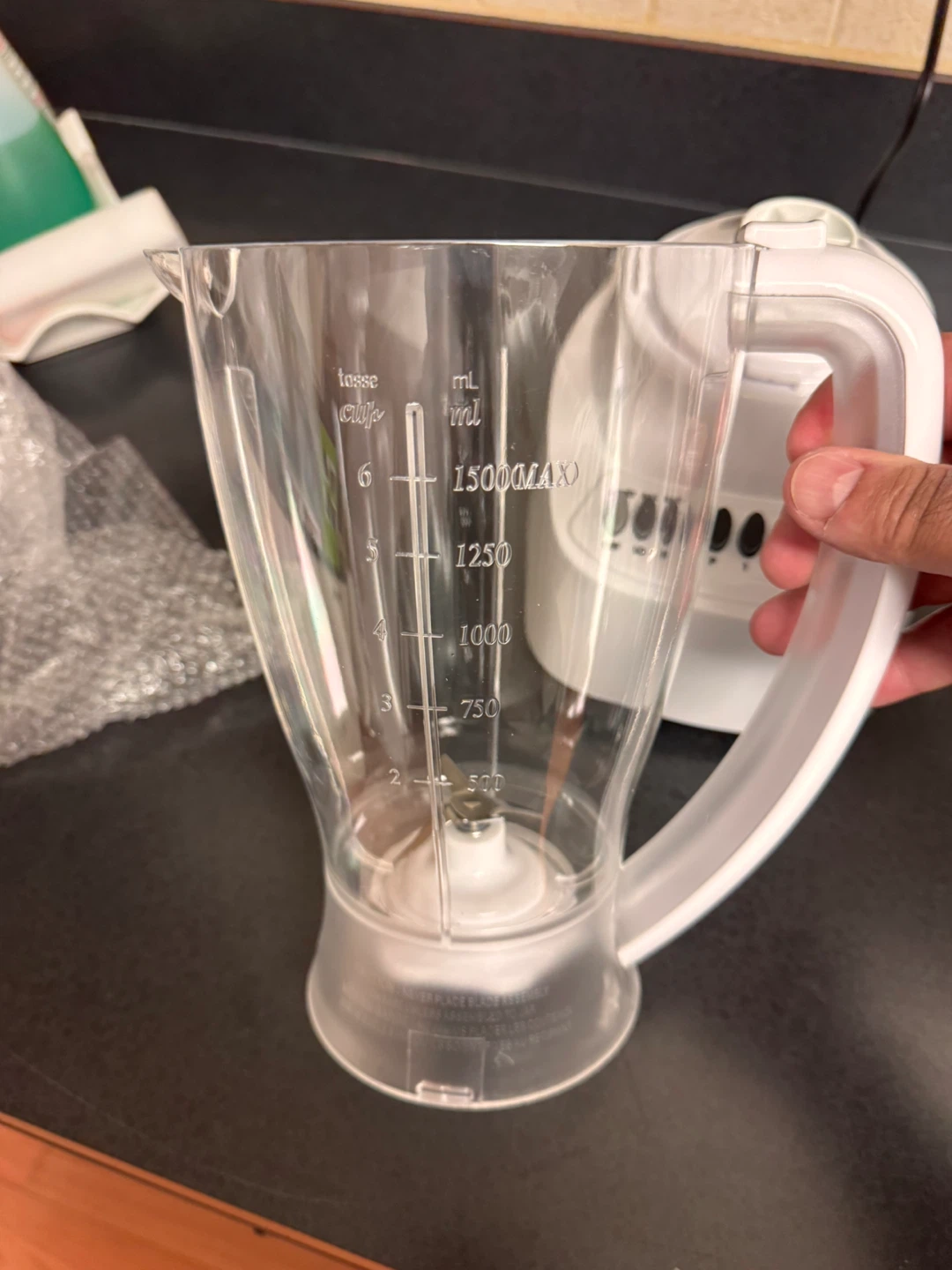 White kitchen blender with 1500ml pitcher