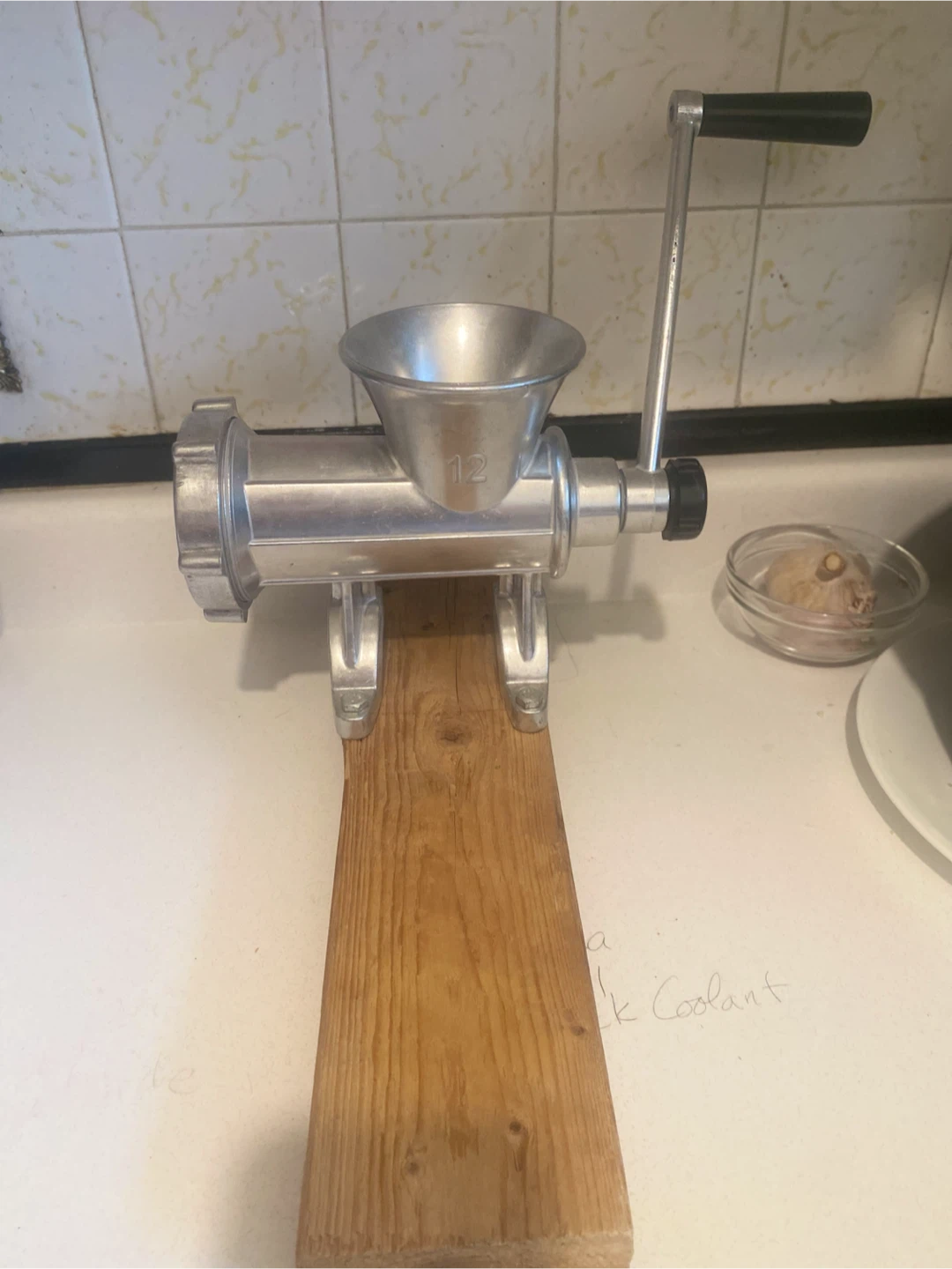 Manual meat grinder