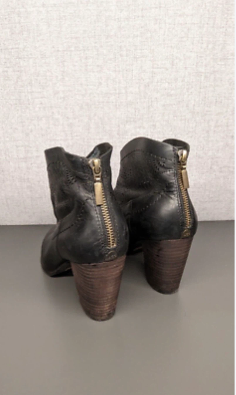 UGG leather ankle boots - photo 2