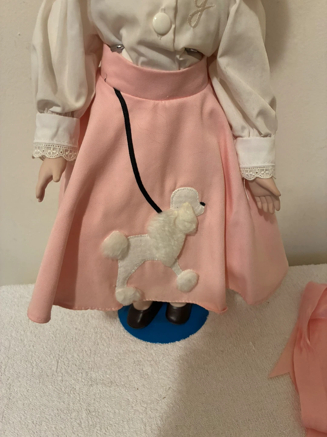 Vintage Porcelain Poodle Skirt Doll - photo 2