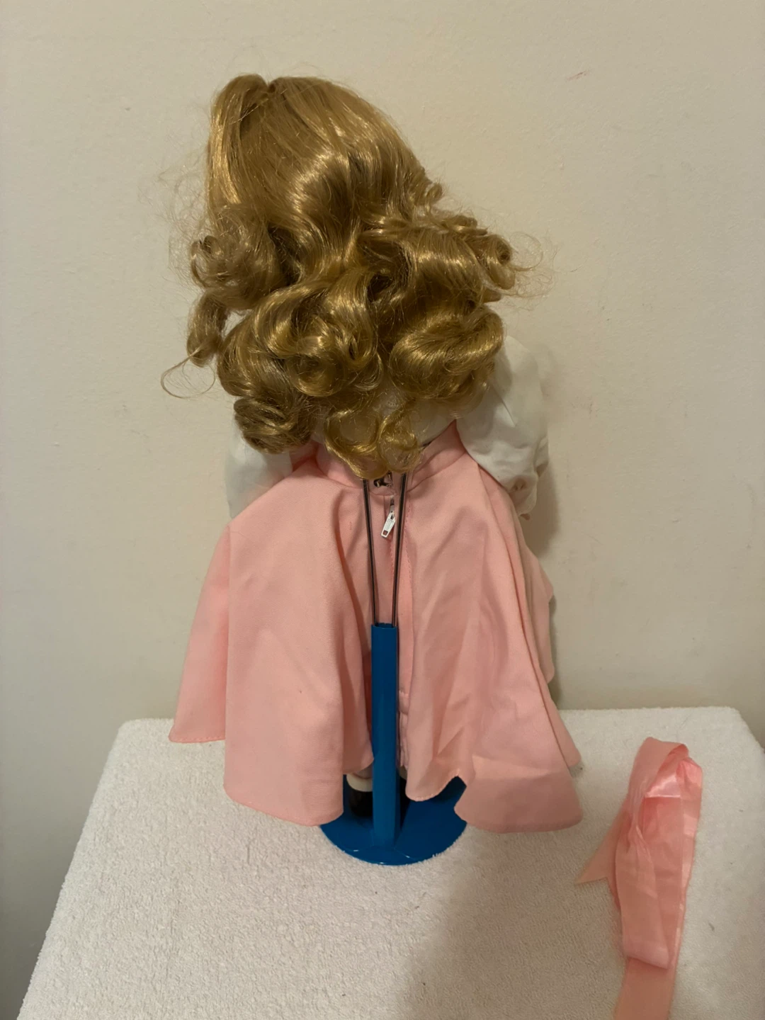 Vintage Porcelain Poodle Skirt Doll - photo 5
