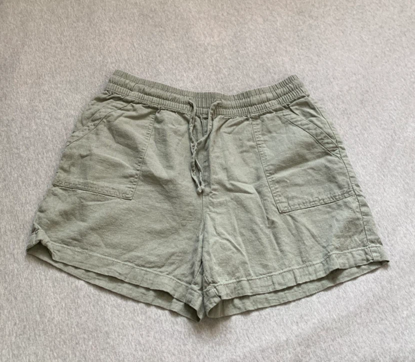 Tahari Olive Green Shorts - Ladies Size Large