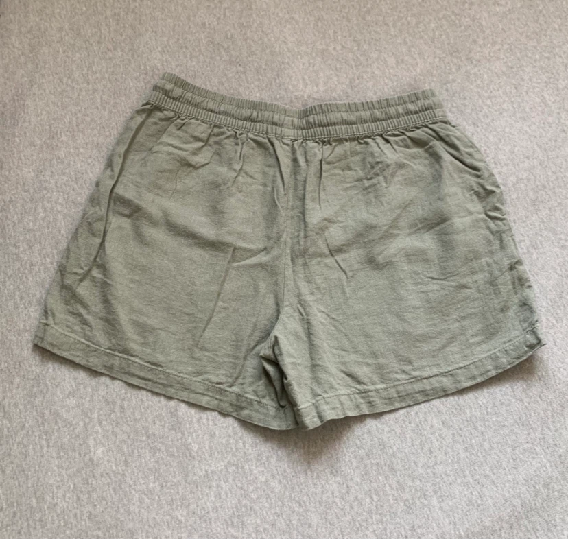 Tahari Olive Green Shorts - Ladies Size Large - photo 2