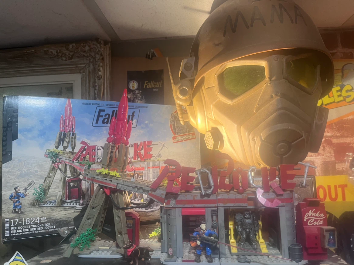 🔴 MEGA Fallout Red Rocket Truck Stop — 824 Pieces