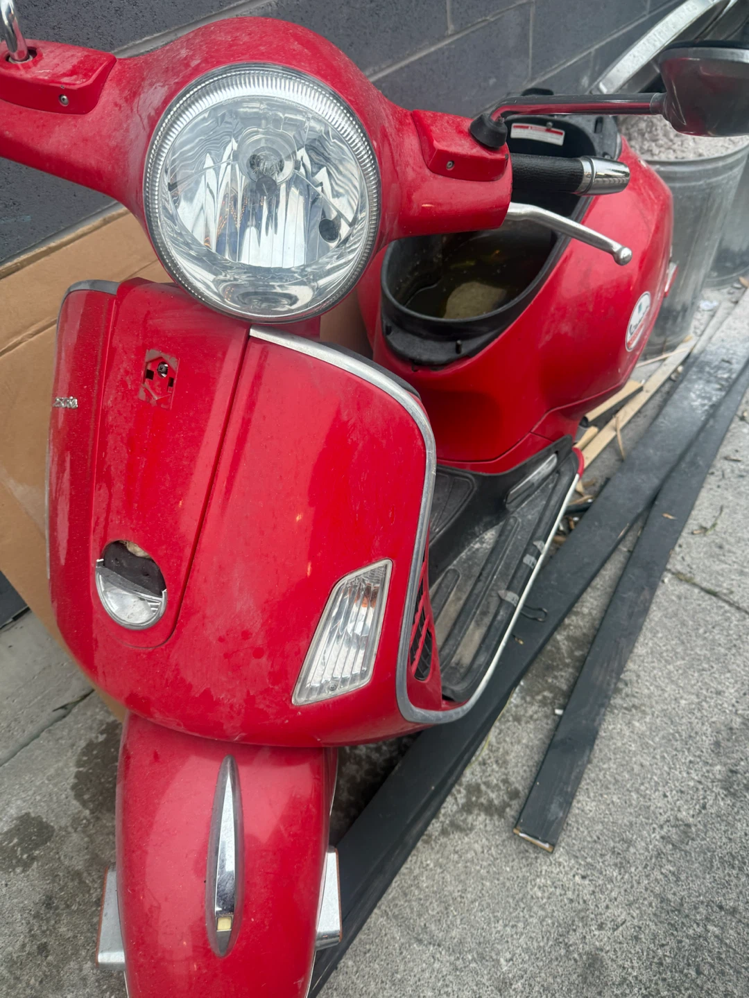 Red Vespa Scooter - photo 2
