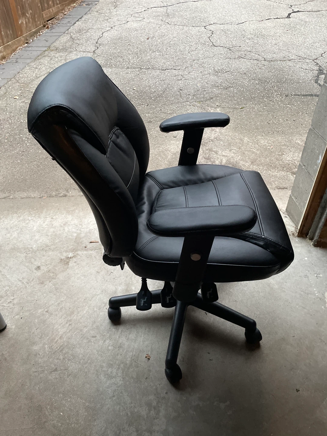 Kendros Office Chair - Black - photo 2