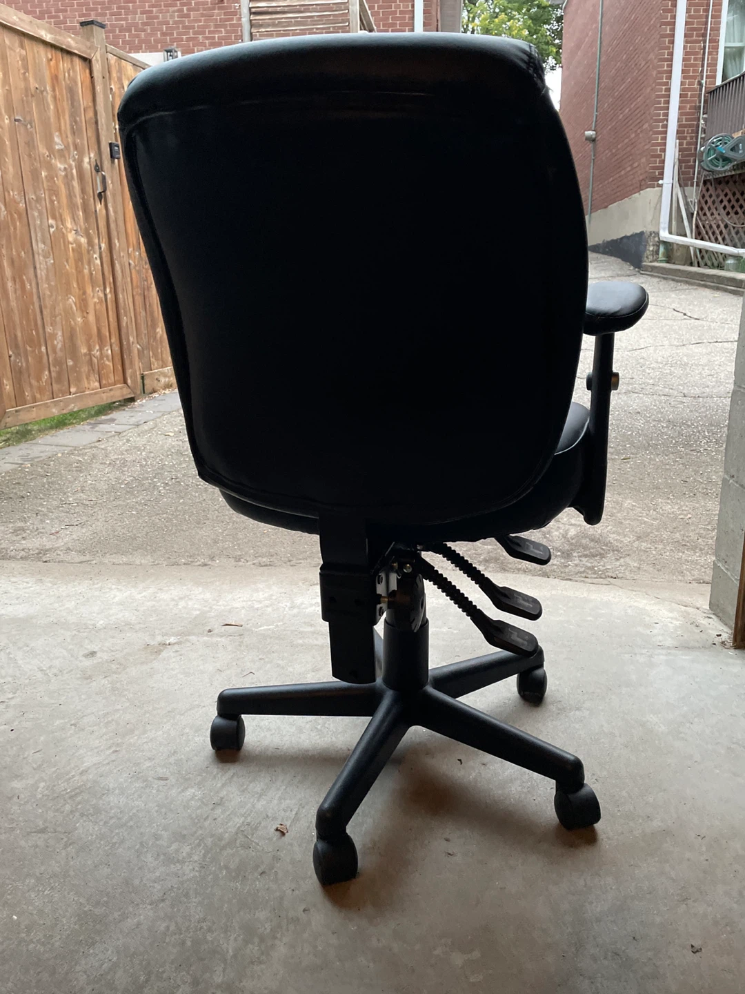 Kendros Office Chair - Black - photo 4