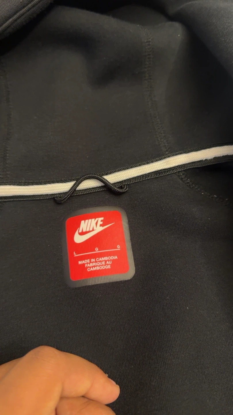 Nike Tech Fleece Black Hoodie - photo 4
