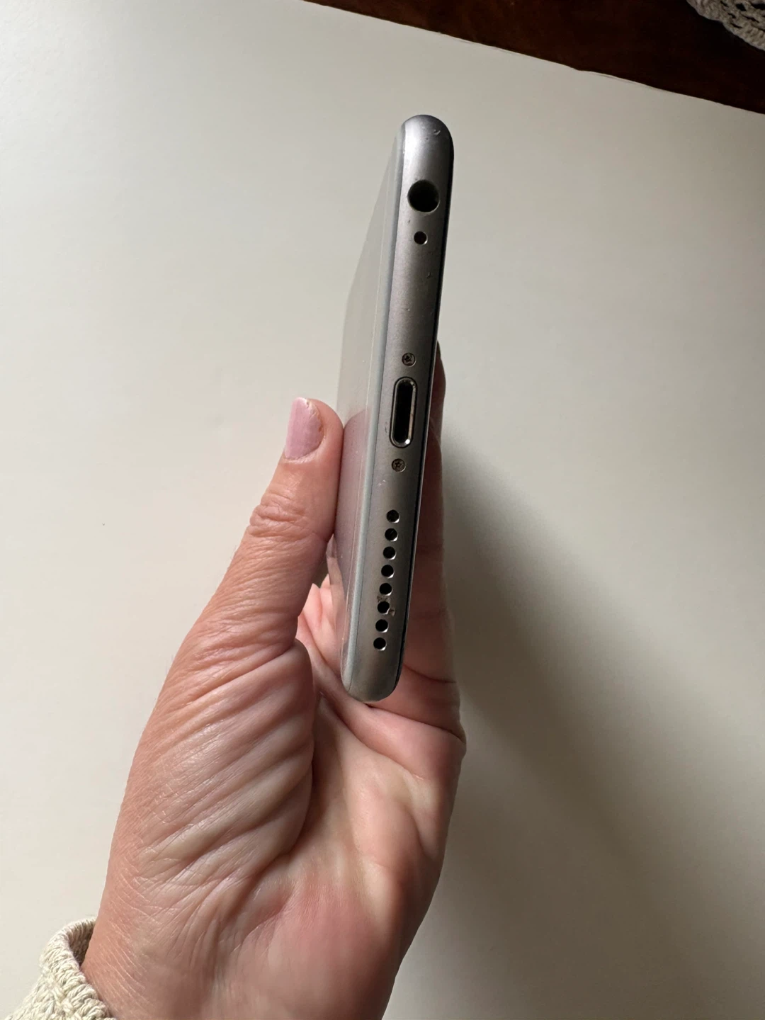 Iphone 6s Plus 64 GB Unlocked Functional/  Cracks  On Screen - photo 2