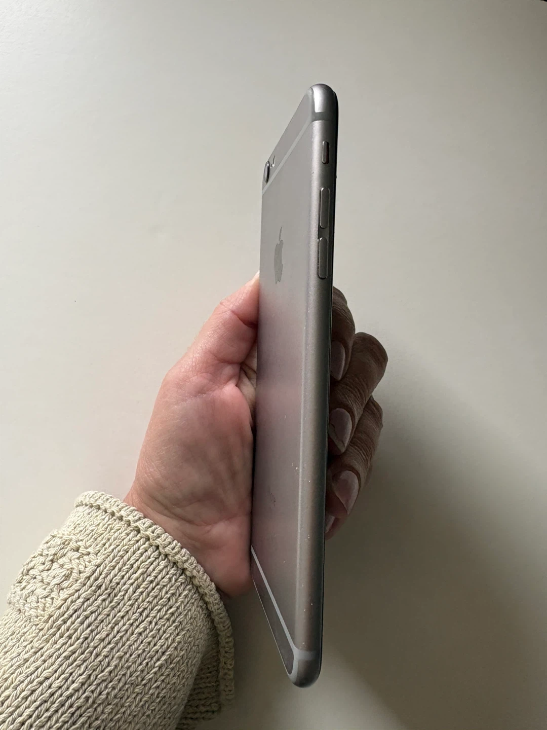 Iphone 6s Plus 64 GB Unlocked Functional/  Cracks  On Screen - photo 3