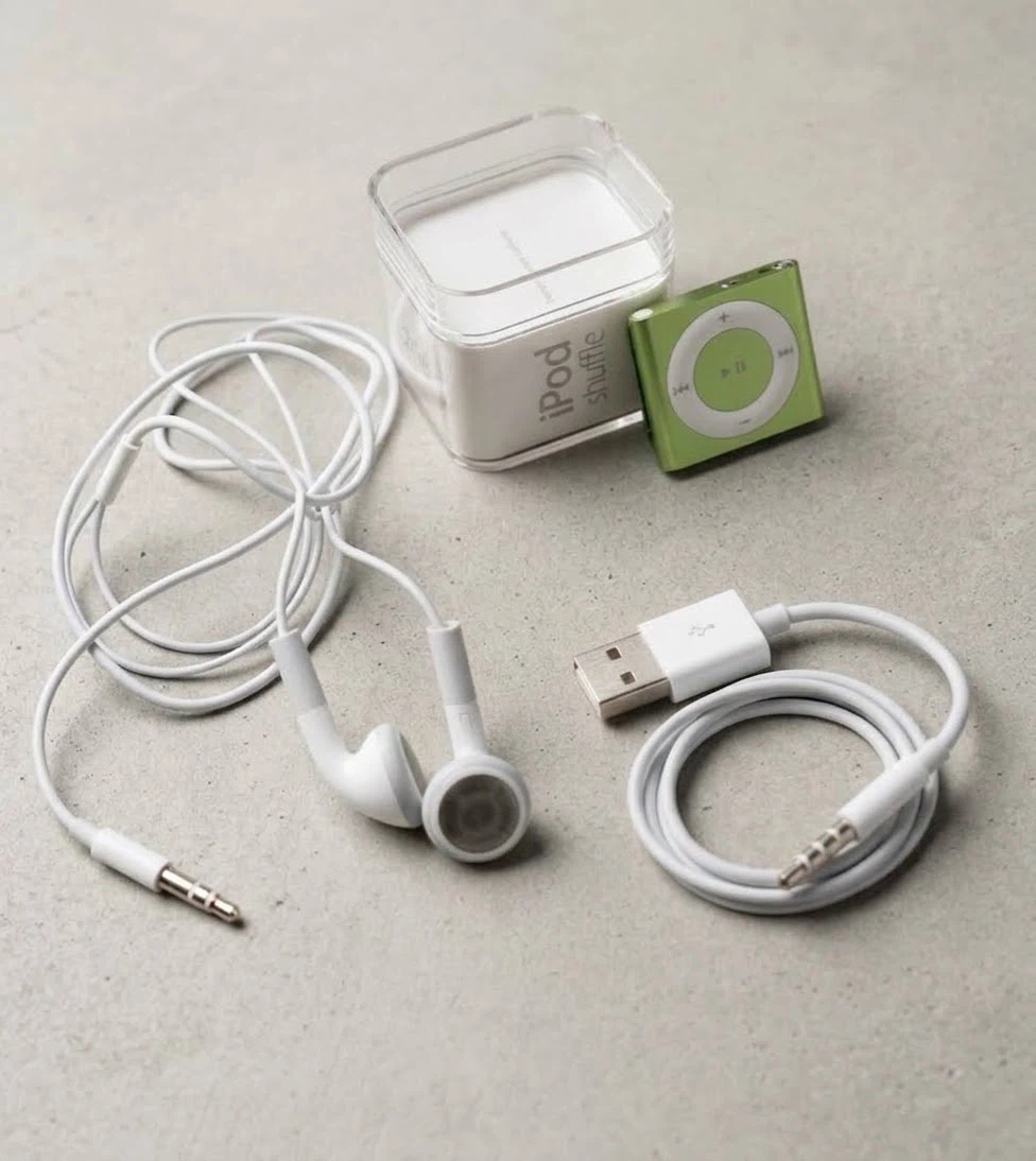 Apple iPod Shuffle 4th Gen 2GB Green