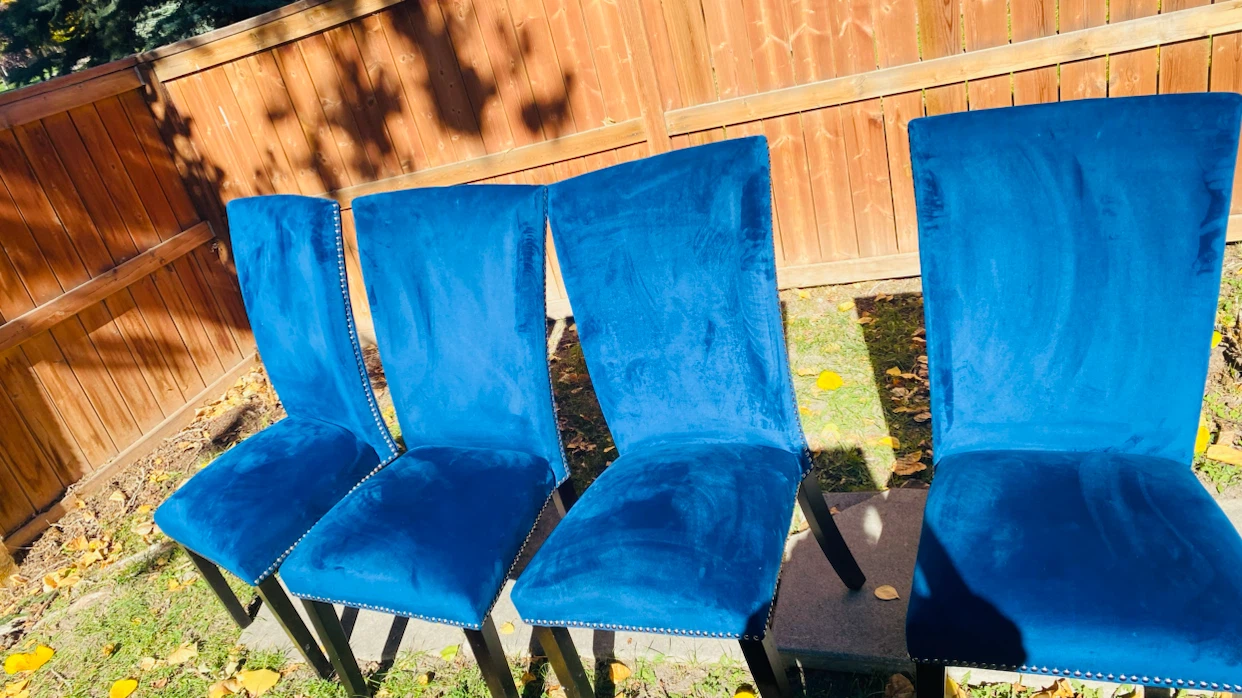 Round White Marble-Look Table and 4 Blue Velvet Chairs