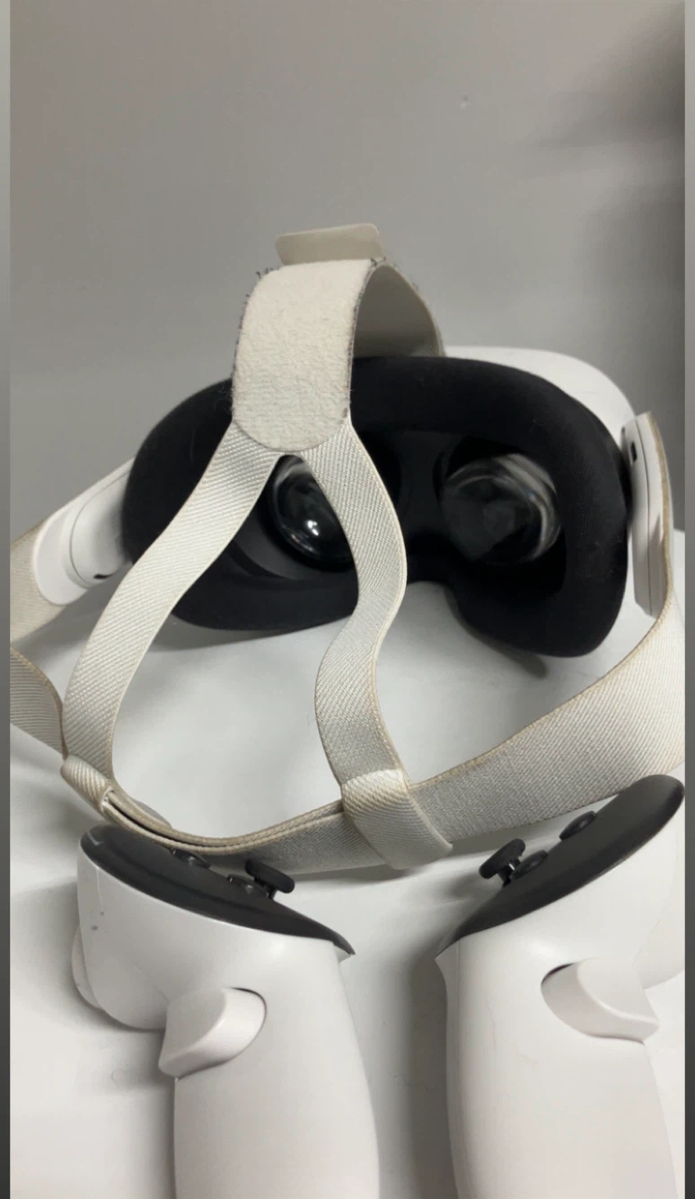 Meta Quest 3 VR Headset and Controllers - photo 2