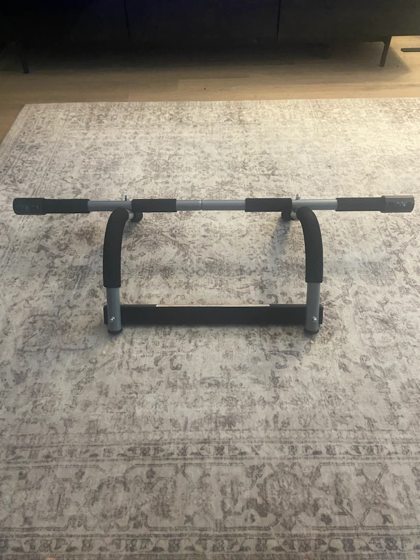 Door pull up bar