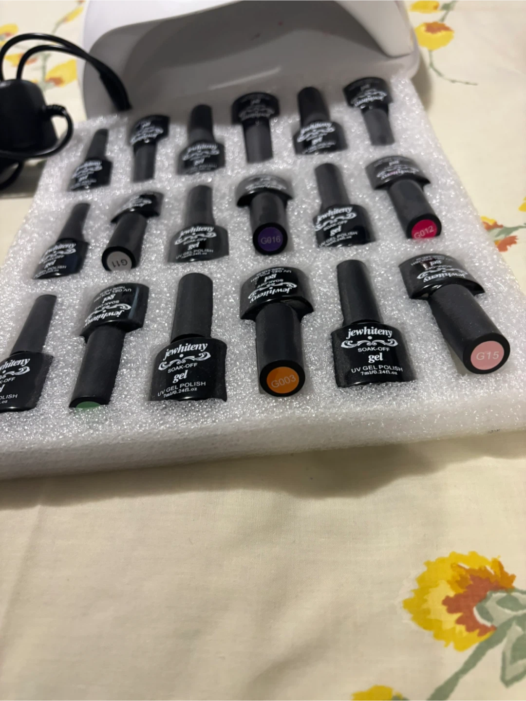 nail polish and light lamp - photo 3