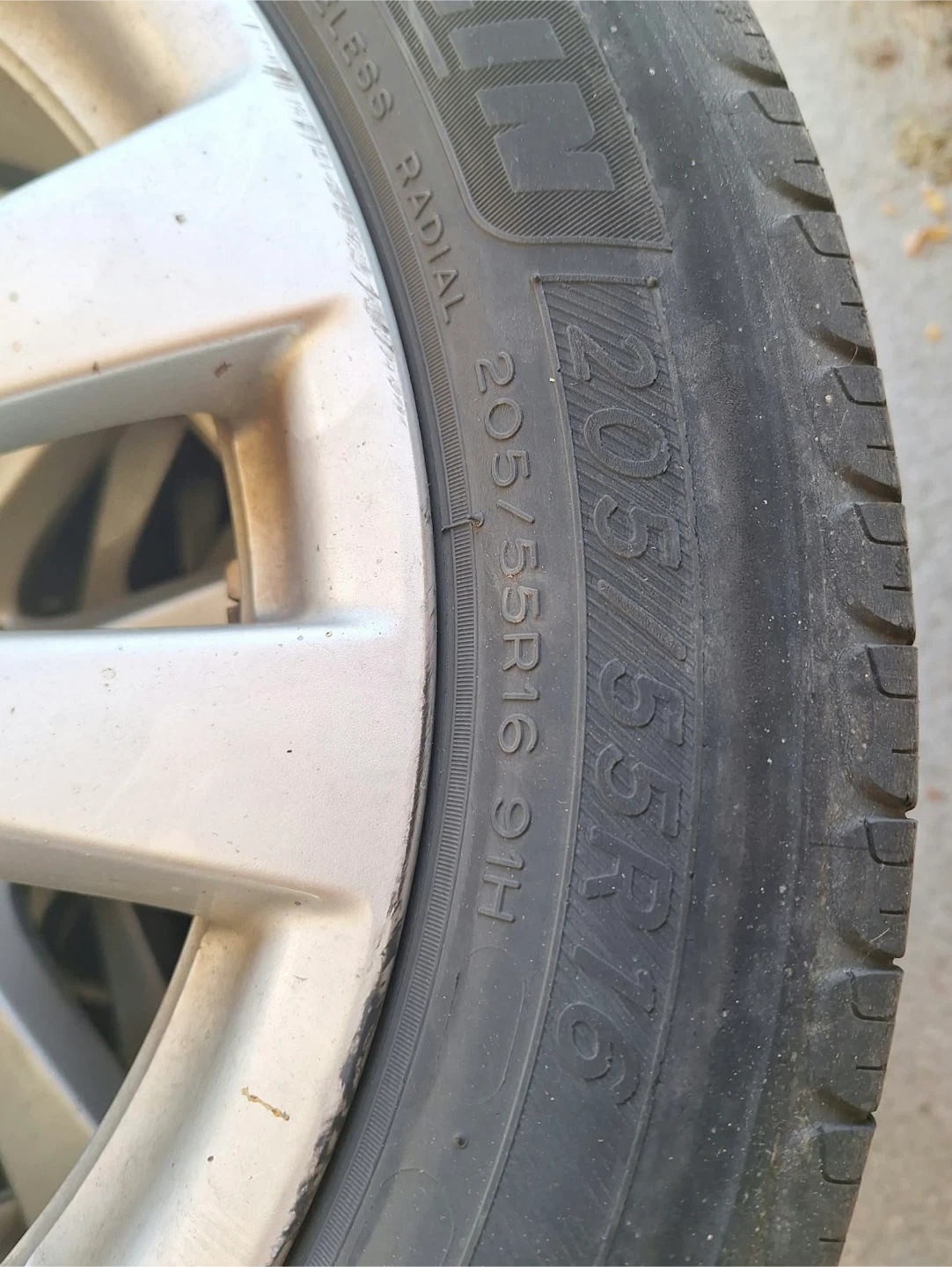 Michelin 205/55R16 All-Season Tire with rims - photo 3