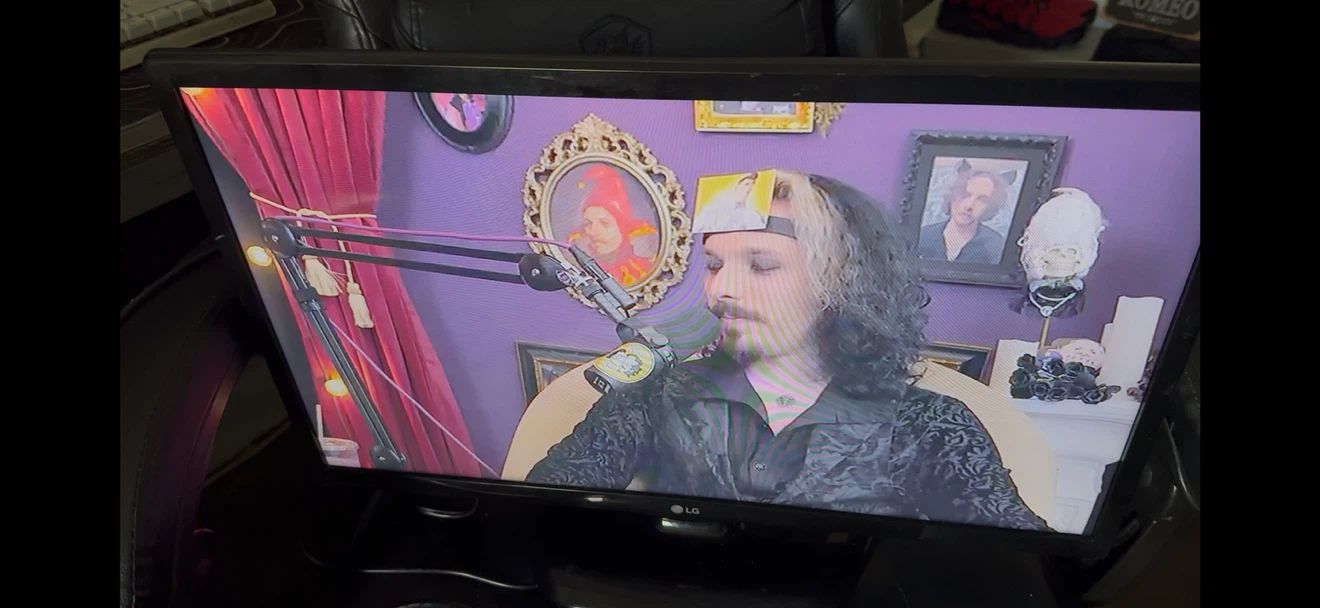 Lg Tv (no remote) - photo 2