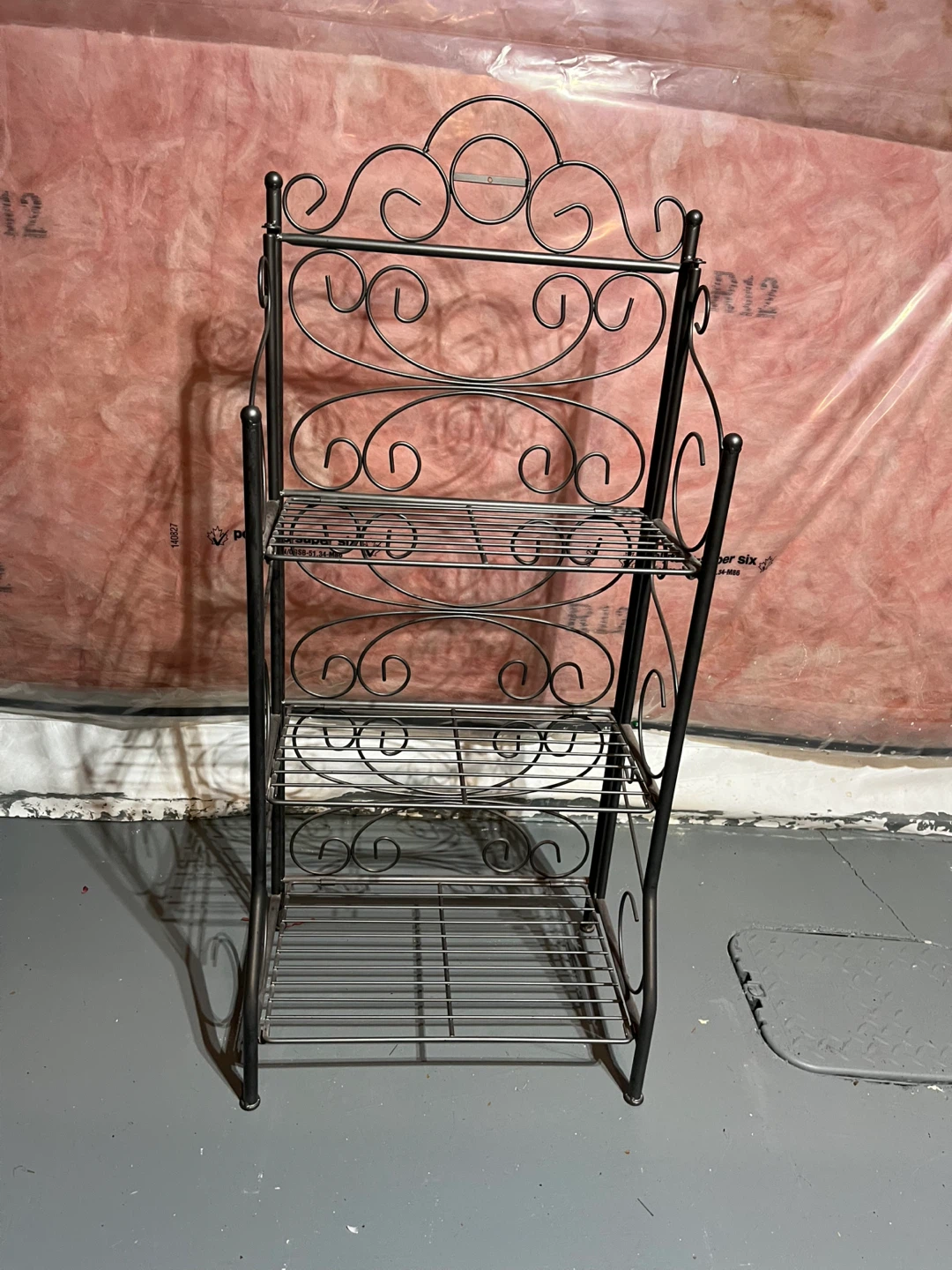 Metal Folding Scrollwork Shelf