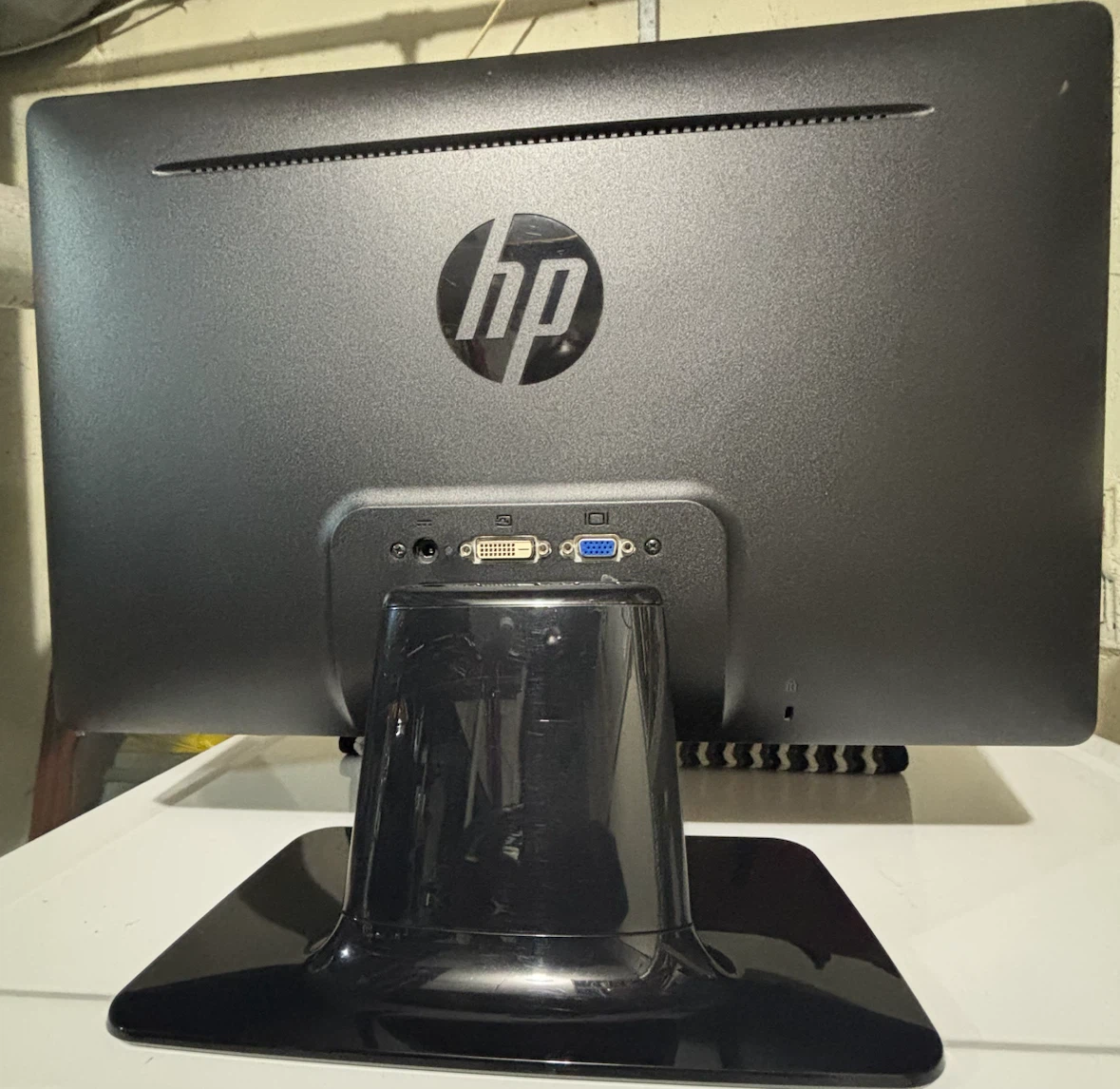 HP Computer Monitor - photo 2