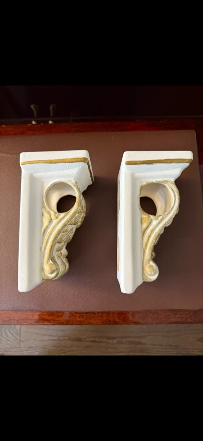 Reduced! 2 Decorative White & Gold Wall Curtain Sconce Brackets - photo 2