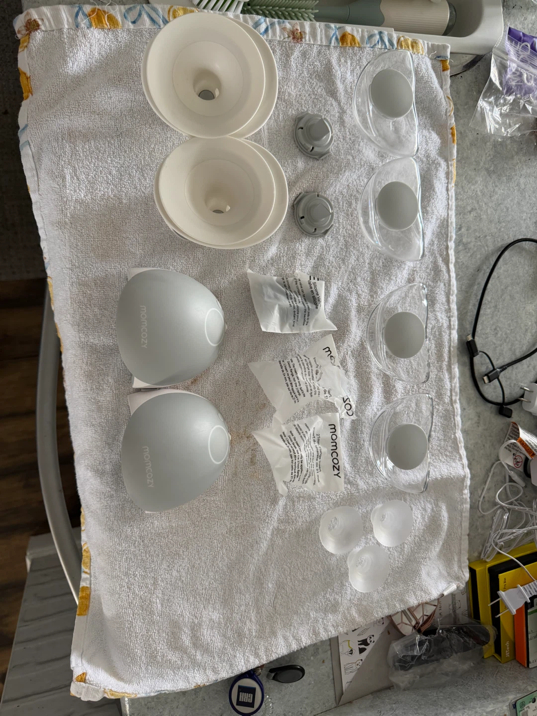 Momcozy Hands-Free Breast Pump Set - photo 3