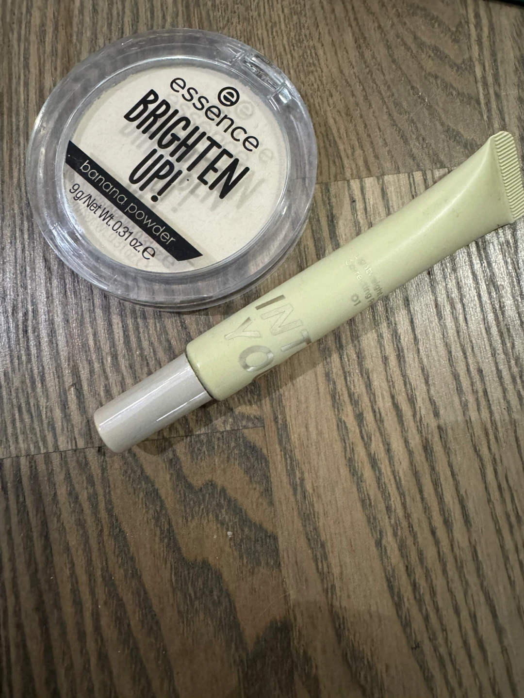 Bundle Essence Banana Powder and highlighter Pen
