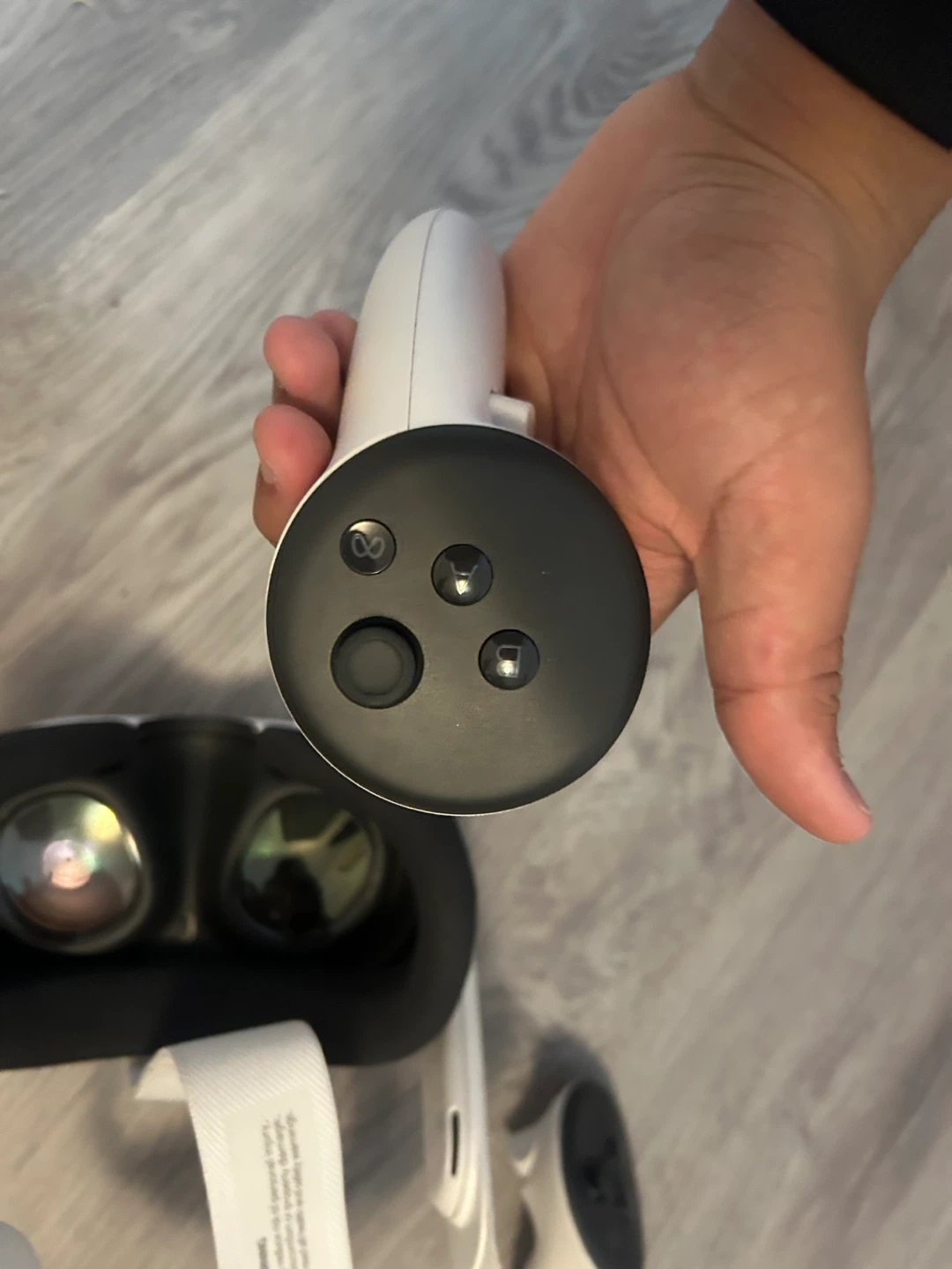 Meta Quest 3 VR Headset and Controllers - photo 3