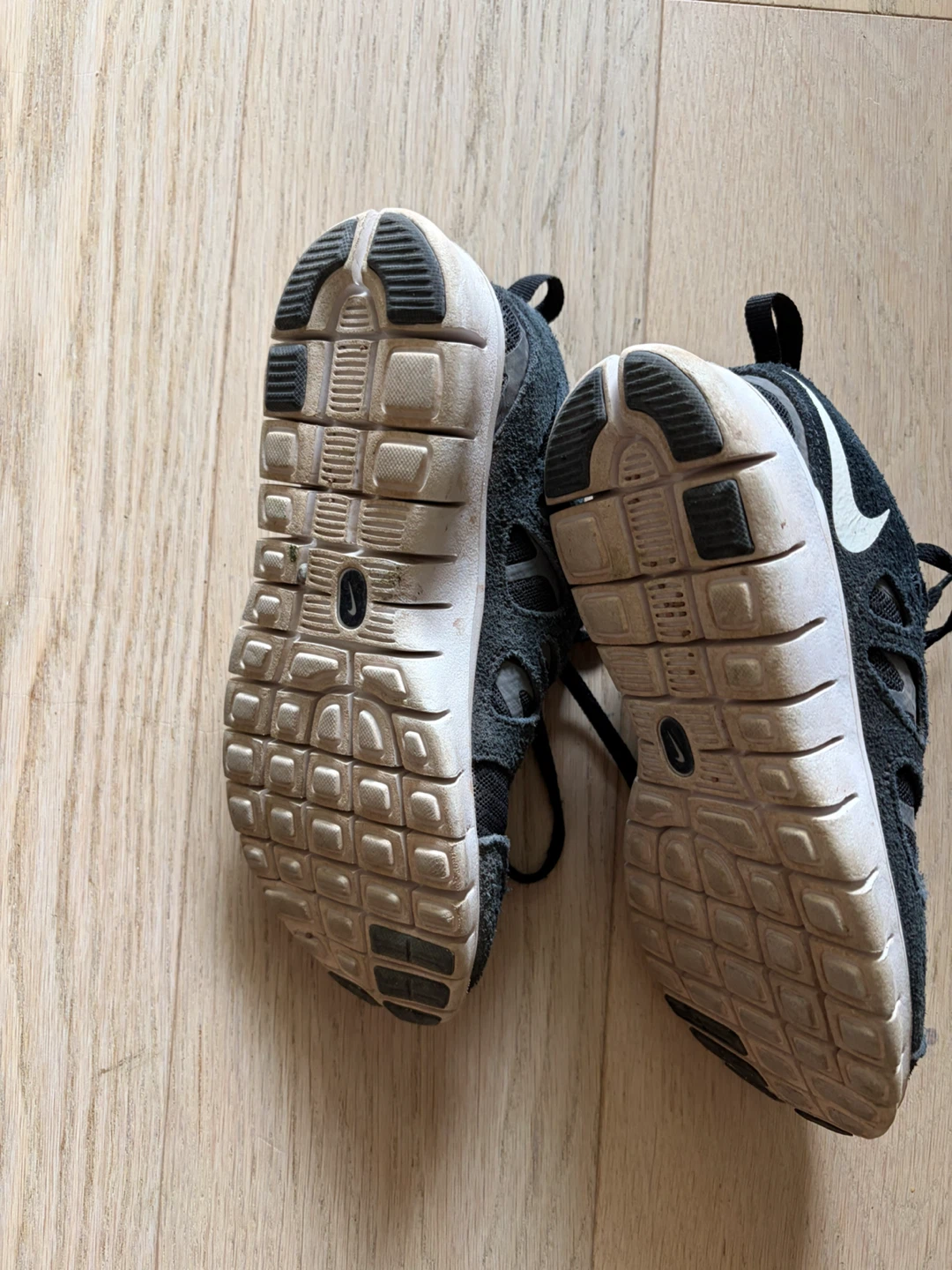 Nike Free Run Black Sneakers youth size 6 - photo 2