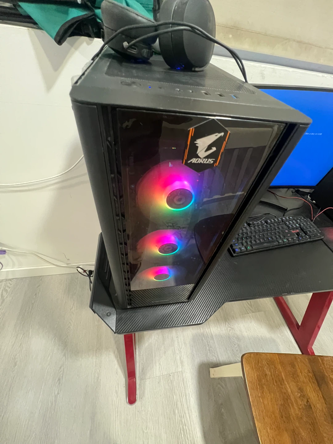 Gaming Desk and Desktop PC Setup - photo 4