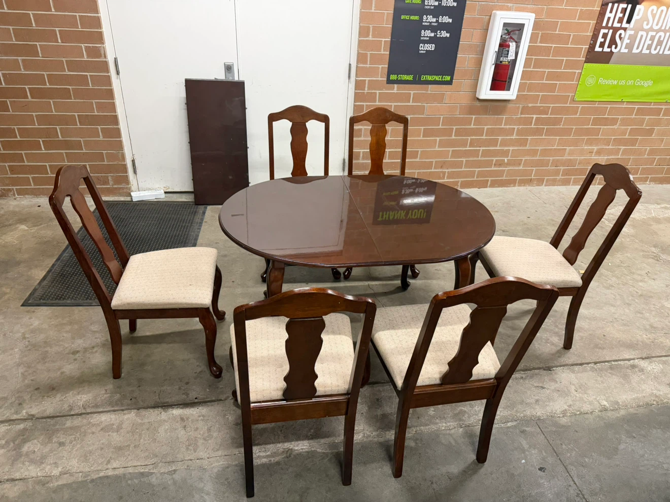 Dining table set with 6 chairs and 1 leaf