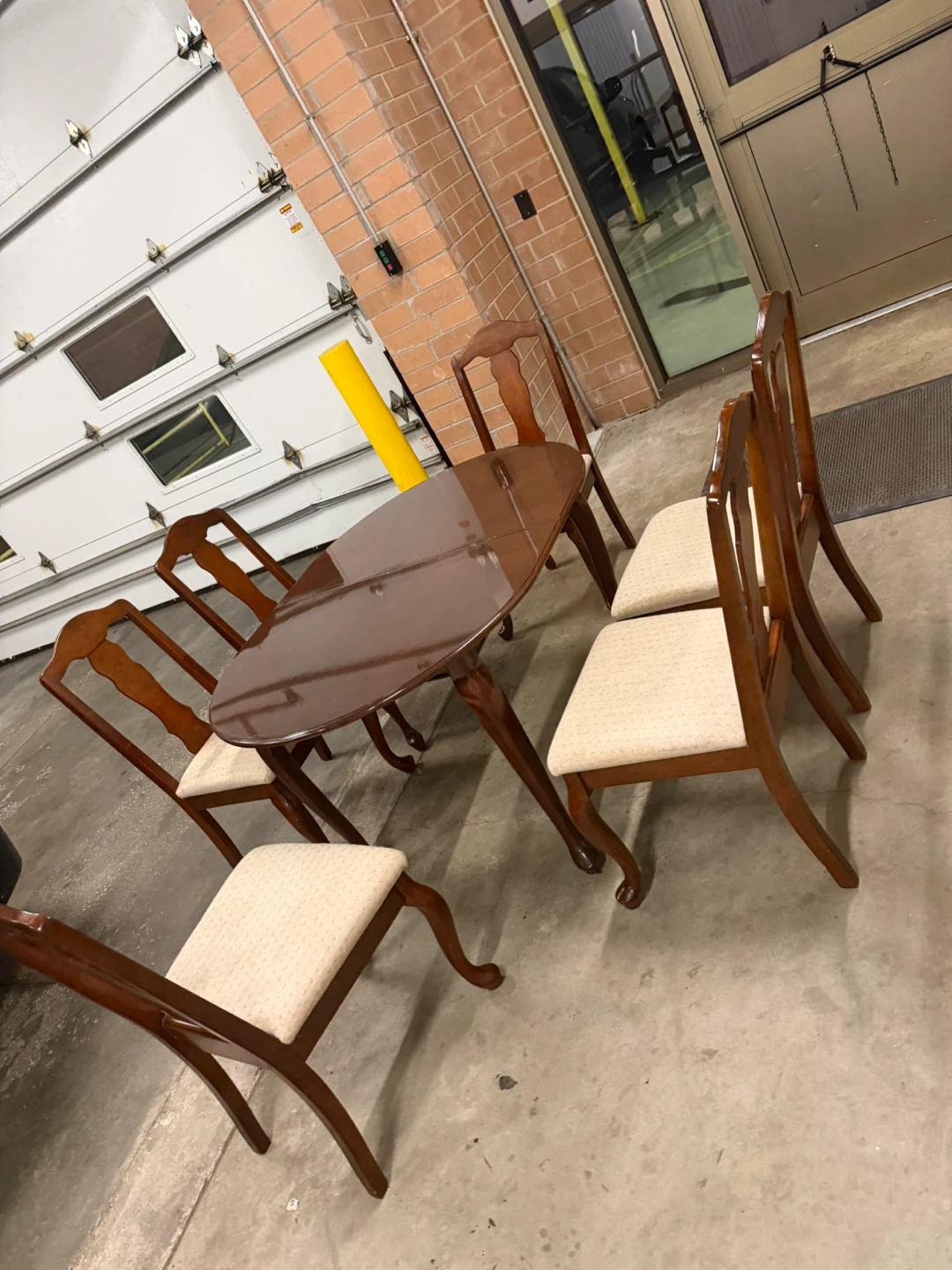 Dining table set with 6 chairs and 1 leaf - photo 3
