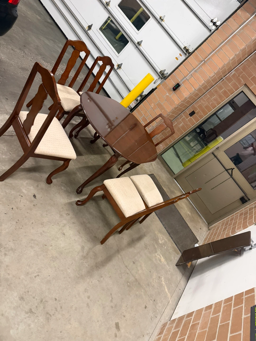 Dining table set with 6 chairs and 1 leaf - photo 4