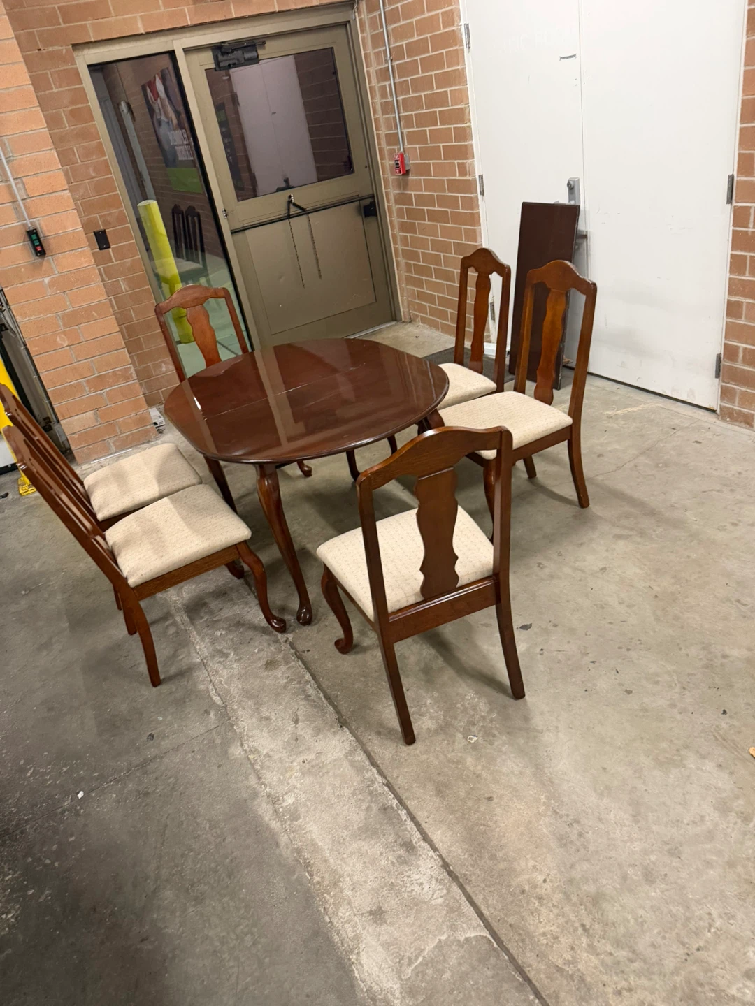 Dining table set with 6 chairs and 1 leaf - photo 5