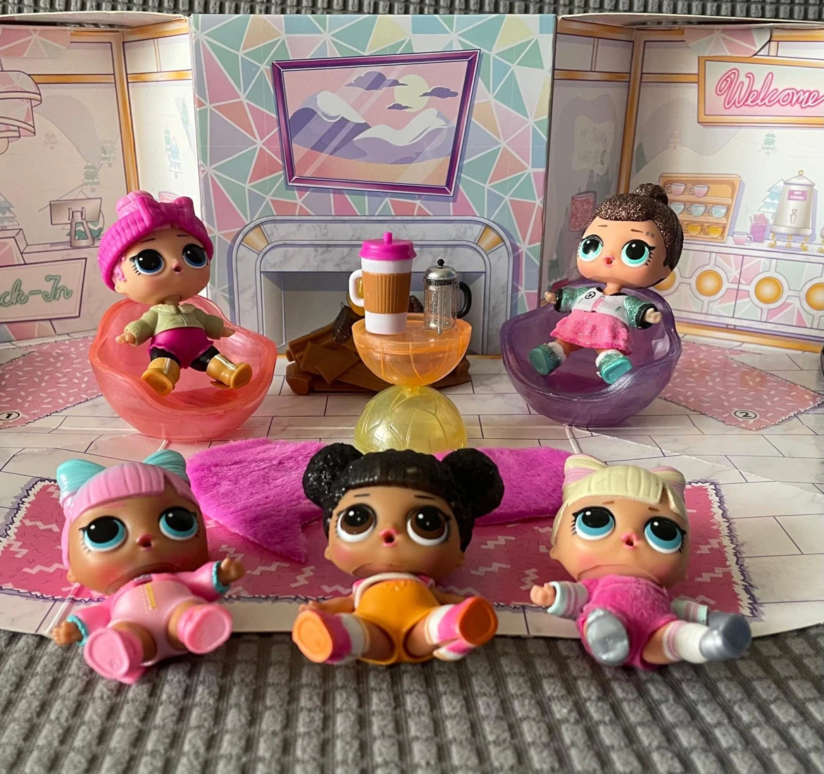 LOL Surprise Winter Chill Hangout Spaces Playset - photo 3