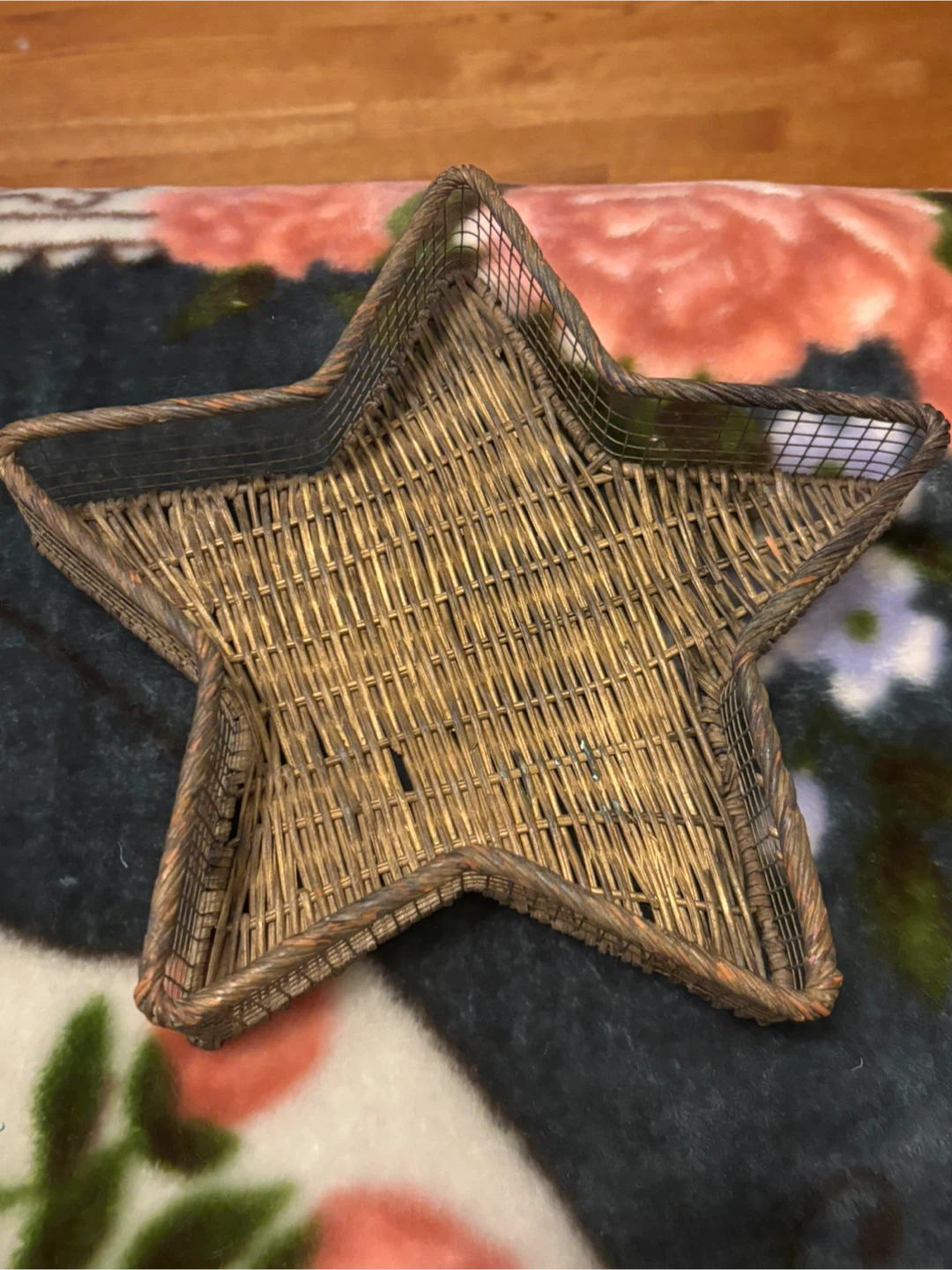 Small star shaped basket