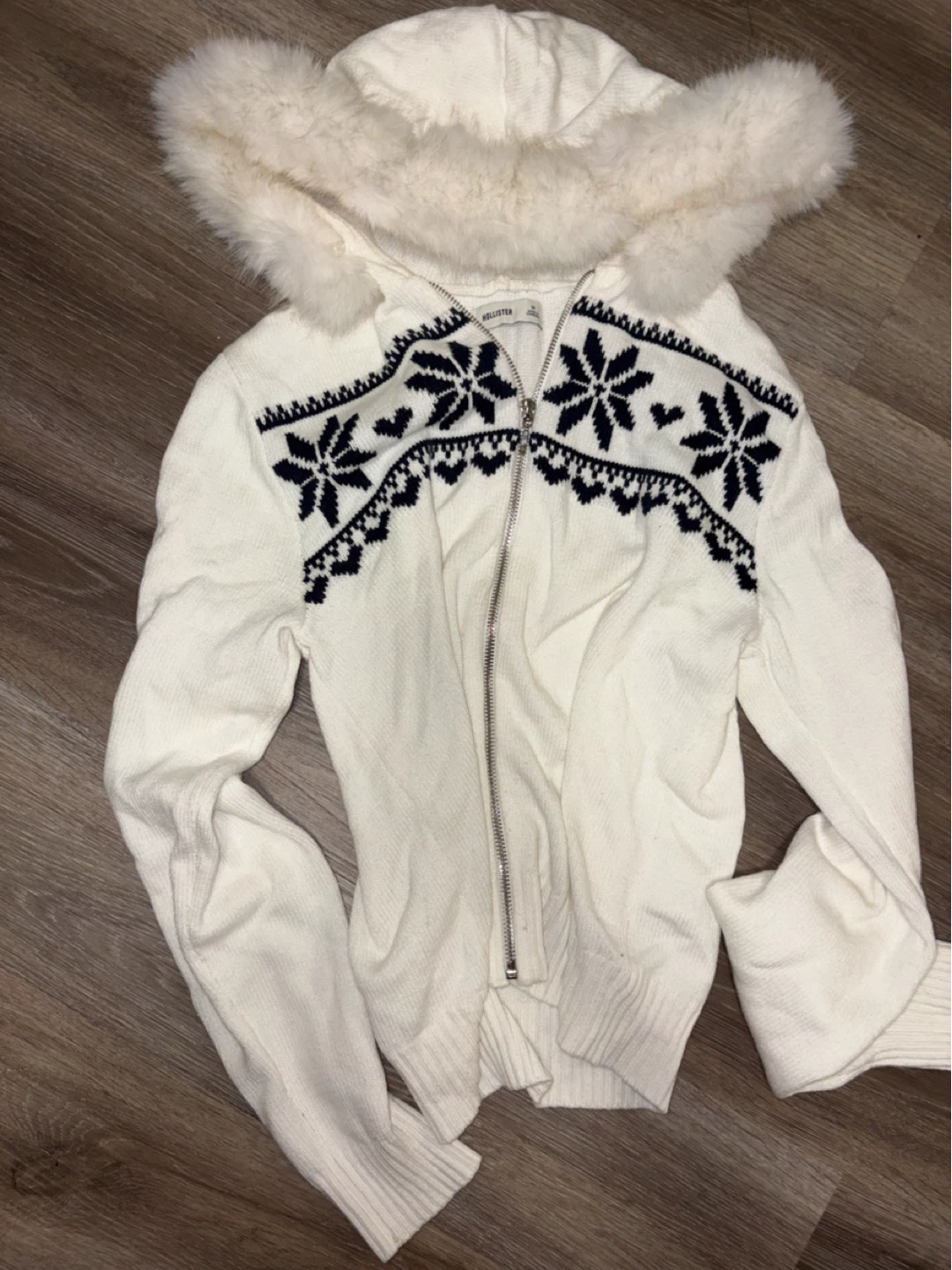 Hollister Sweater and Long Sleeve Bundle - photo 3