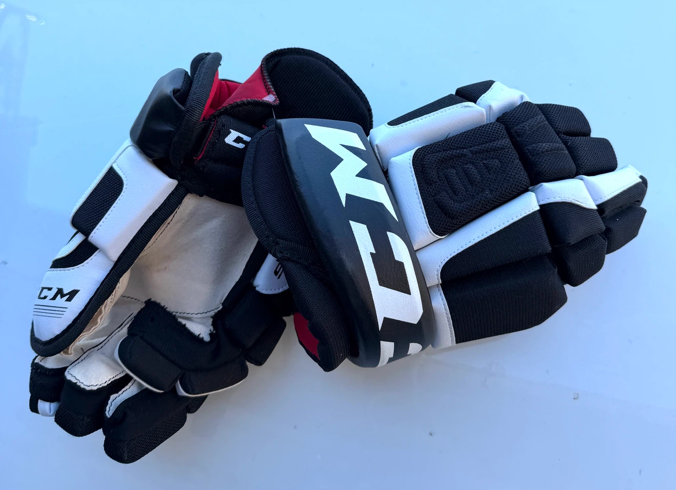 CCM U+06 Hockey Gloves (size 13) - photo 2
