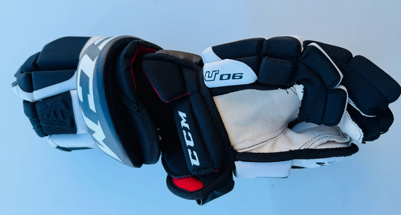 CCM U+06 Hockey Gloves (size 13) - photo 3