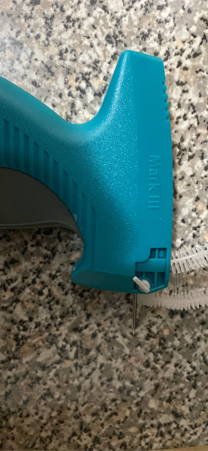 Uline Mark III Tagging Gun with Fasteners and Tags - photo 3