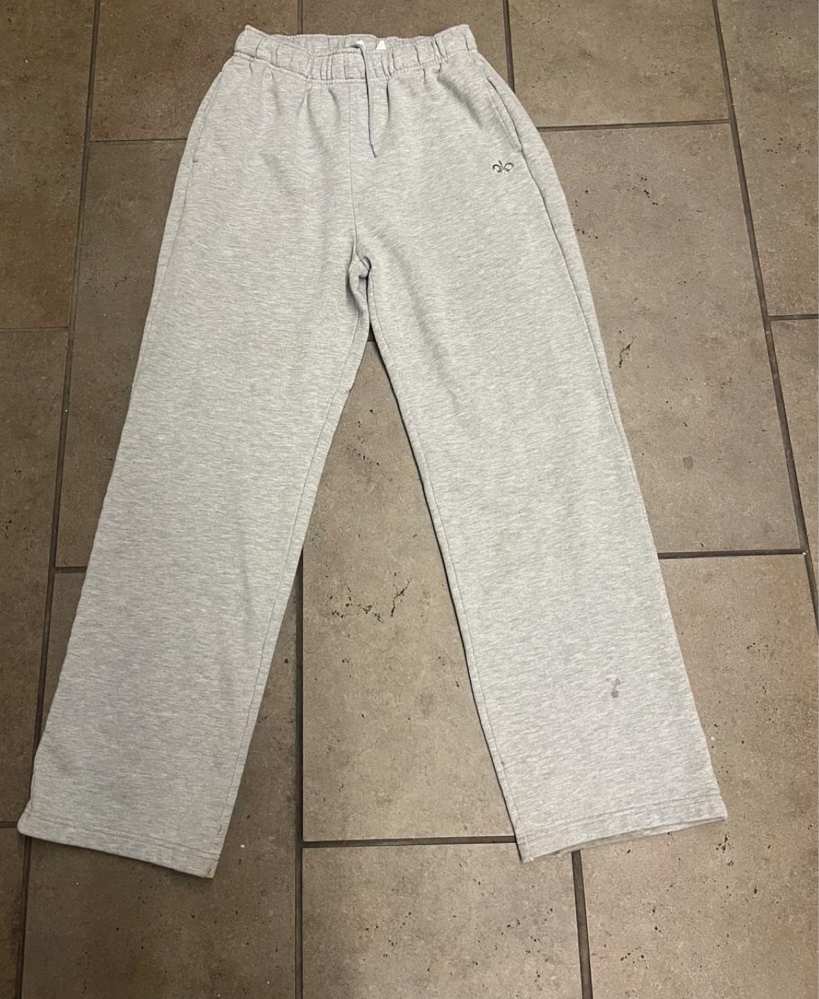 Alo Yoga Heather Gray Sweatpants - photo 2
