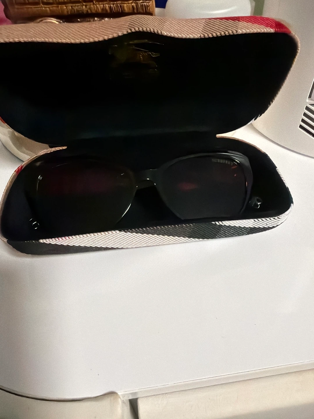 Burberry Sunglasses with Original Case - photo 2