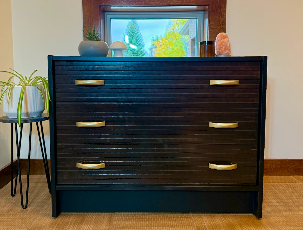 Refinished Fluted 3-Drawer Dresser – Dark Wood & Black - photo 2