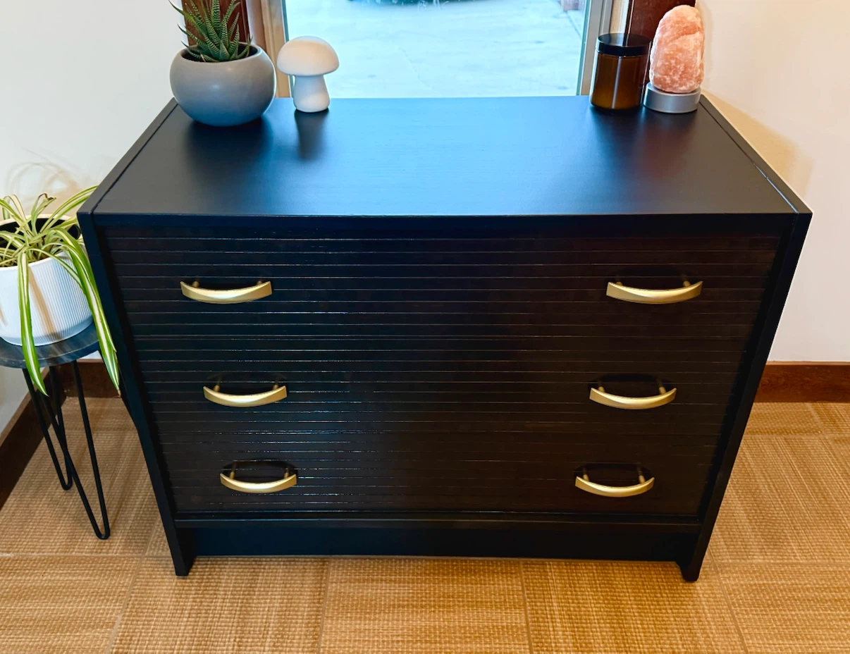 Refinished Fluted 3-Drawer Dresser – Dark Wood & Black - photo 3